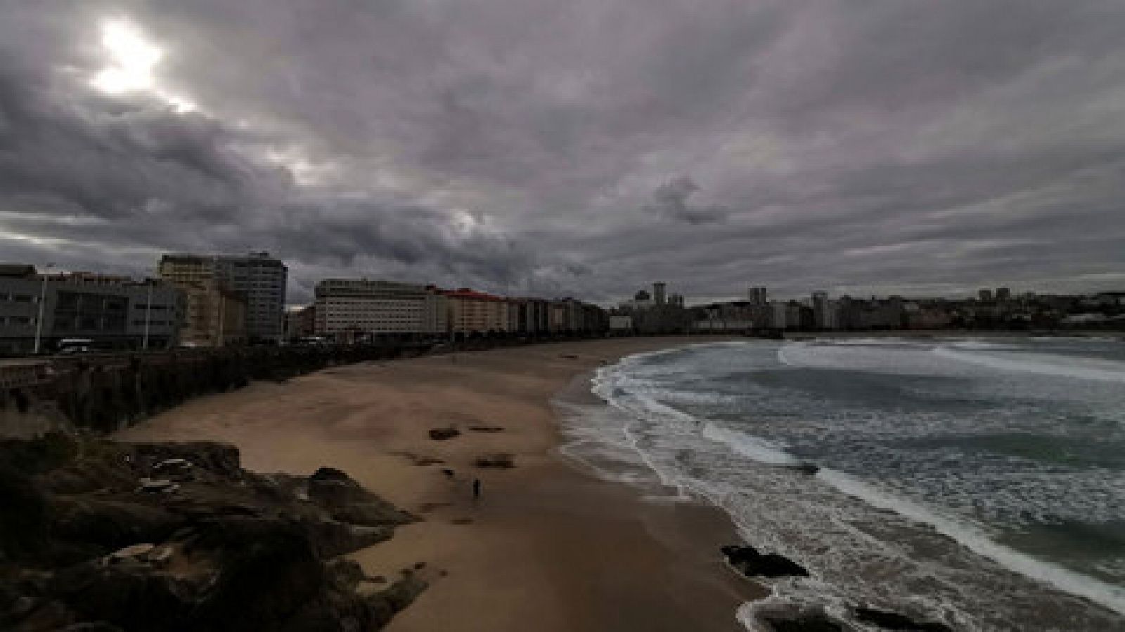 Temperaturas altas para la época y viento fuerte en litoral gallego - RTVE.es