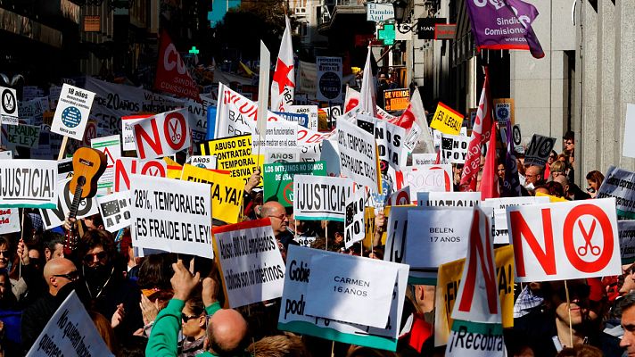 Telediario 1 - Miles de interinos se manifiestan en Madrid: "Llevo quince años concatenando contratos"