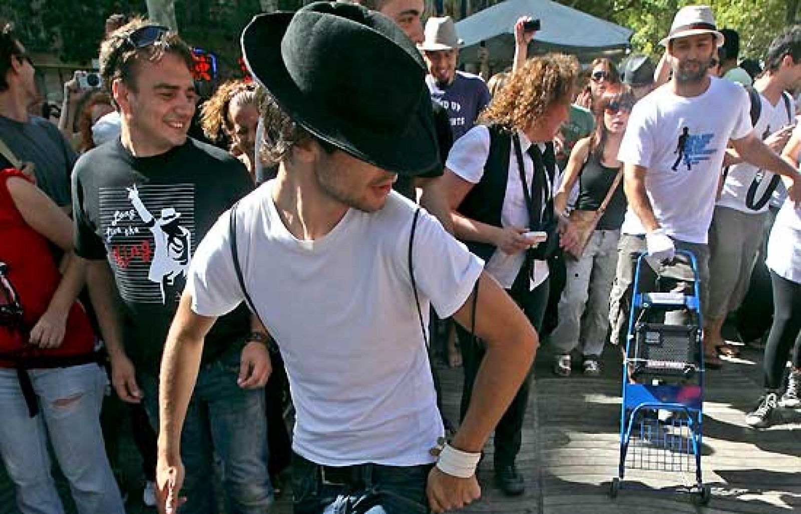 'Moonwalk' homenaje en Las Ramblas | Ver