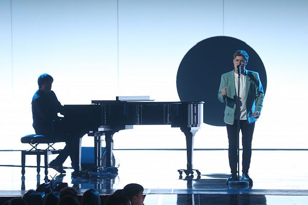 Gèrard canta "Prometo" en la Gala 5 