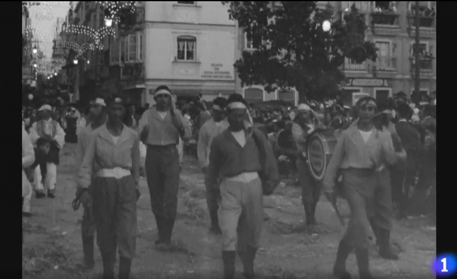 ¿Te acuerdas? |  Ritmos negros inspiran la chirigota - RTVE.es