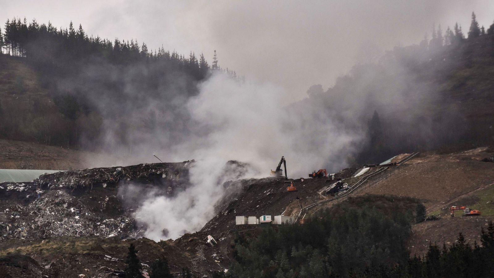 Vertedero Zaldíbar | Continúa la búsqueda de los dos desaparecidos en Zaldíbar ante la alerta por contaminación - RTVE.es