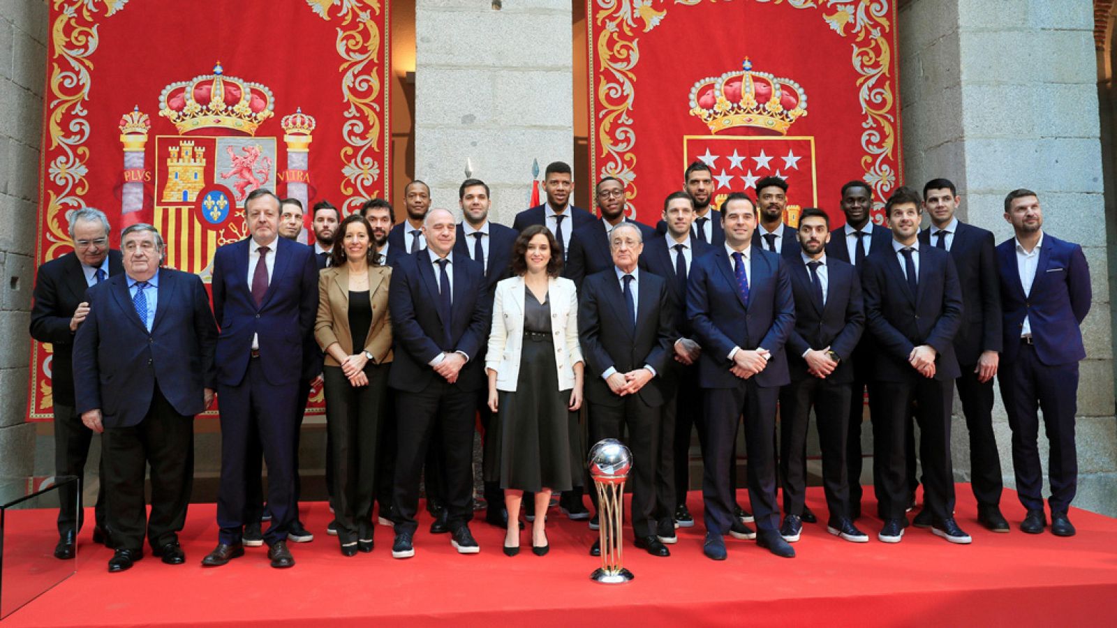 Baloncesto - Almeida y Ayuso reciben a los campeones de Copa - RTVE.es | Ver