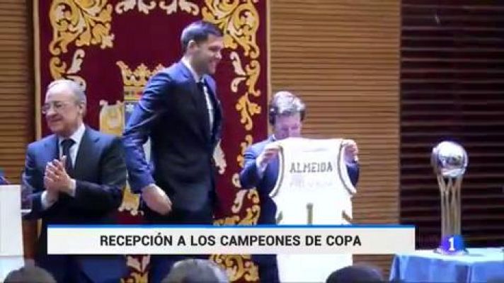 Telediario 1 - El Real Madrid, homenajeado por el Ayuntamiento y la Comunidad como campeón de Copa