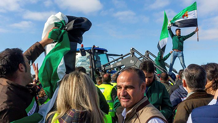 Barricadas y cortes de autovías por el futuro del campo