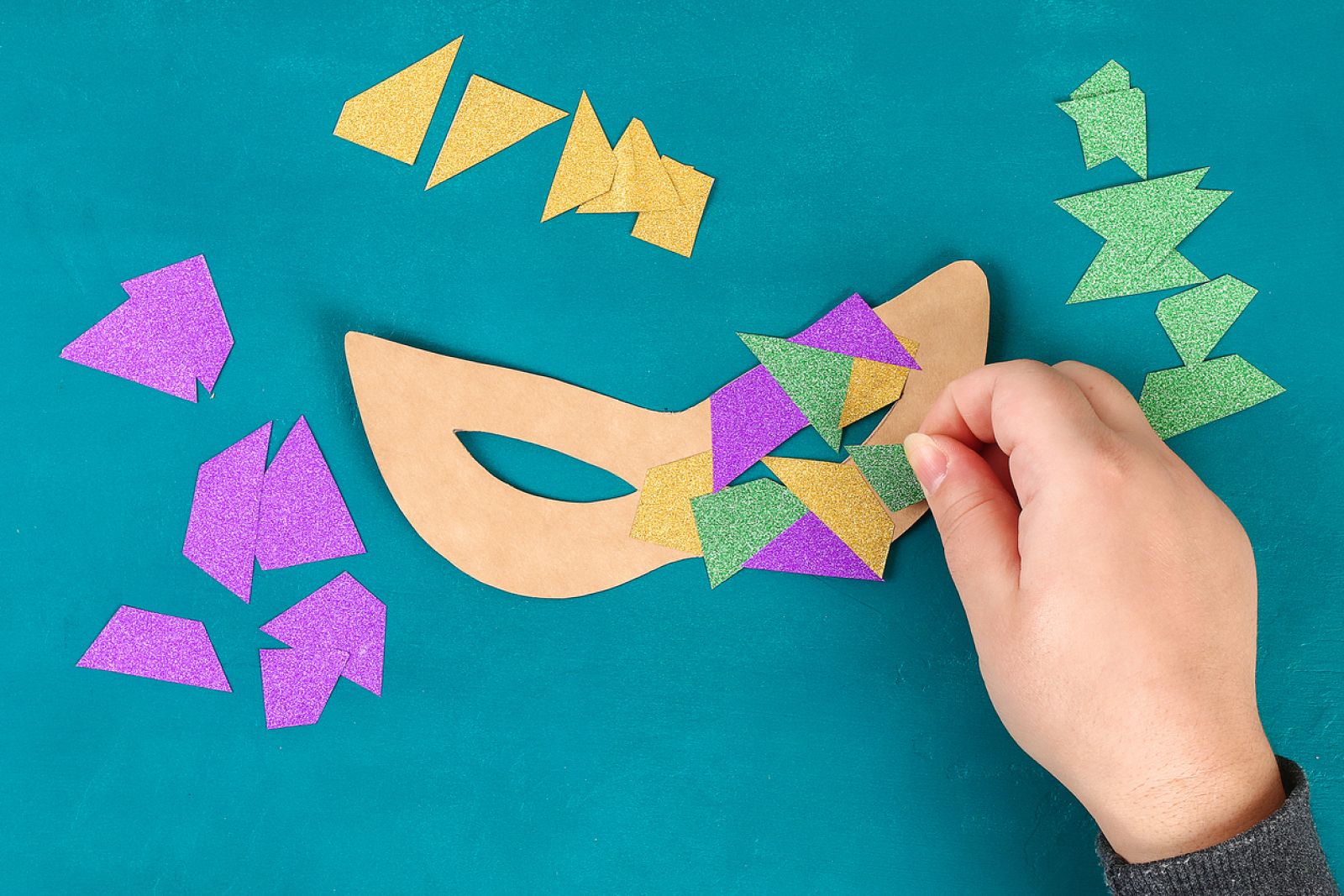 El carnaval también esconde mensajes sociales - España Directo | Ver