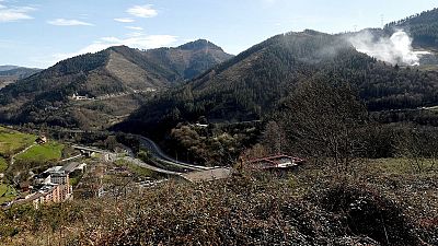 Los vecinos de Zaldibar, preocupados por los riesgos del consumo de los productos de sus huertas