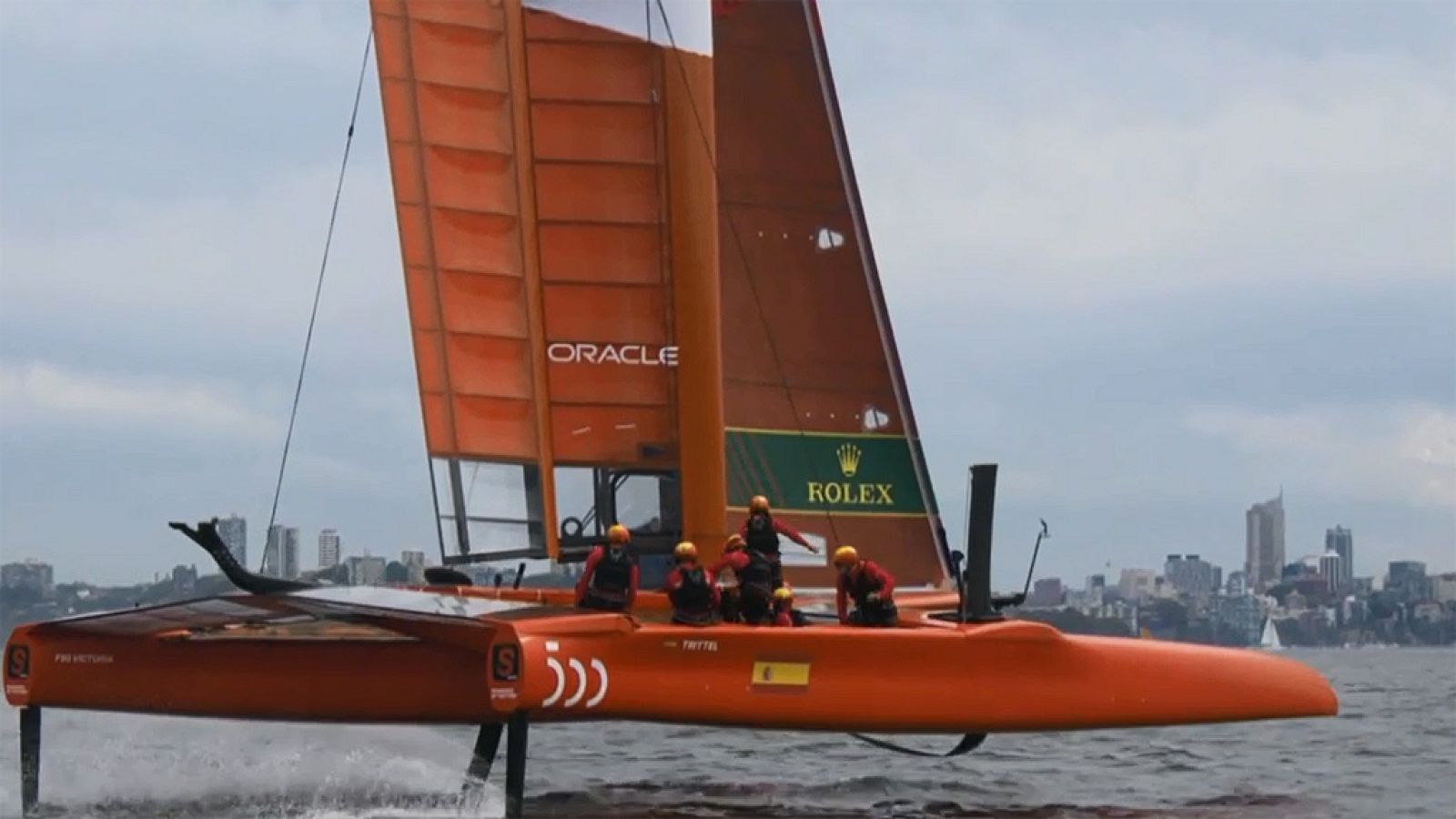 El catamarán español F50 Victoria, prepardo para su debut en la Sail GP | Ver