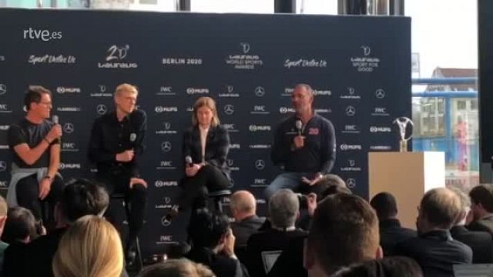  - Capello bromea con Gullit recondándole que Italia es una potencia futbolística