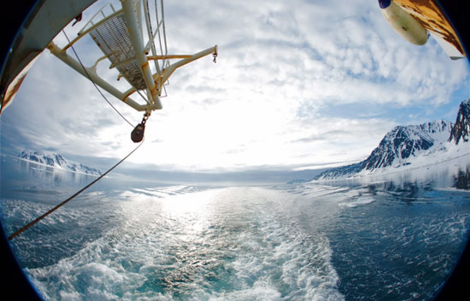 La campaña del proyecto ATP investiga la masa de agua cálida que invade el Océano Glaciar Ártico