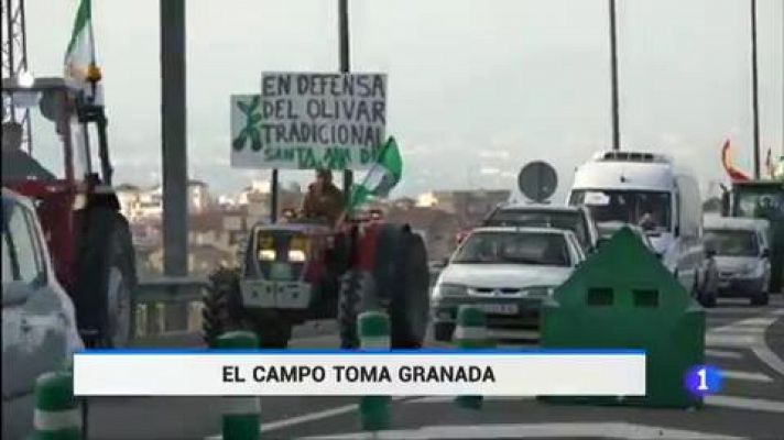 Telediario 1 - Los trabajadores del campo sacan sus tractores en Granada, Pamplona y A Coruña por el futuro del sector