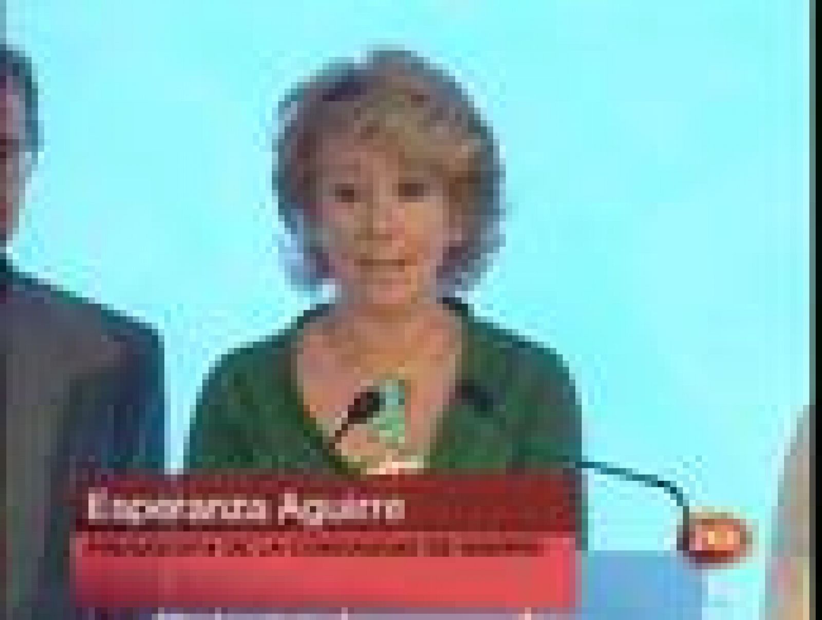 Esperanza Aguirre ha calificado al presidente del Gobierno, José Luis Rodríguez Zapatero, de "sindicalista retrógrado piquetero" tras la ruptura este fin de semana del diálogo social.