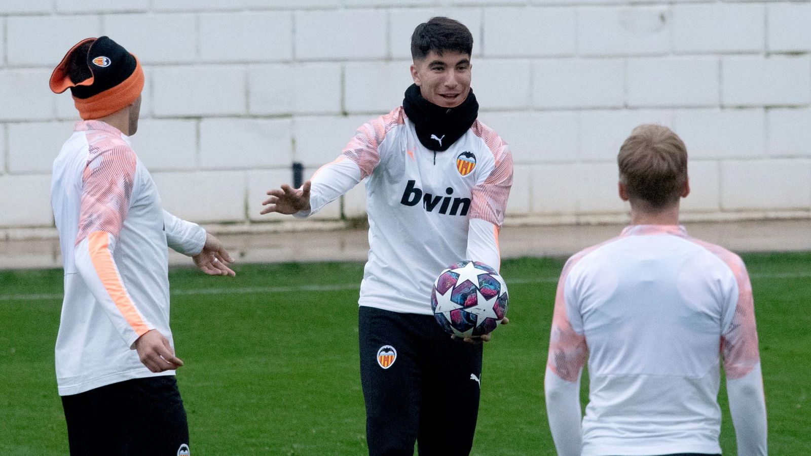 El Valencia, con 400 fieles para animar en Milán - RTVE.es | Ver