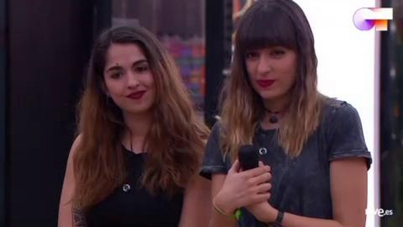 OT 2020 | Maialen y Anajú cantan "Con altura" en el primer pase de micros de la Gala 6 de Operación Triunfo