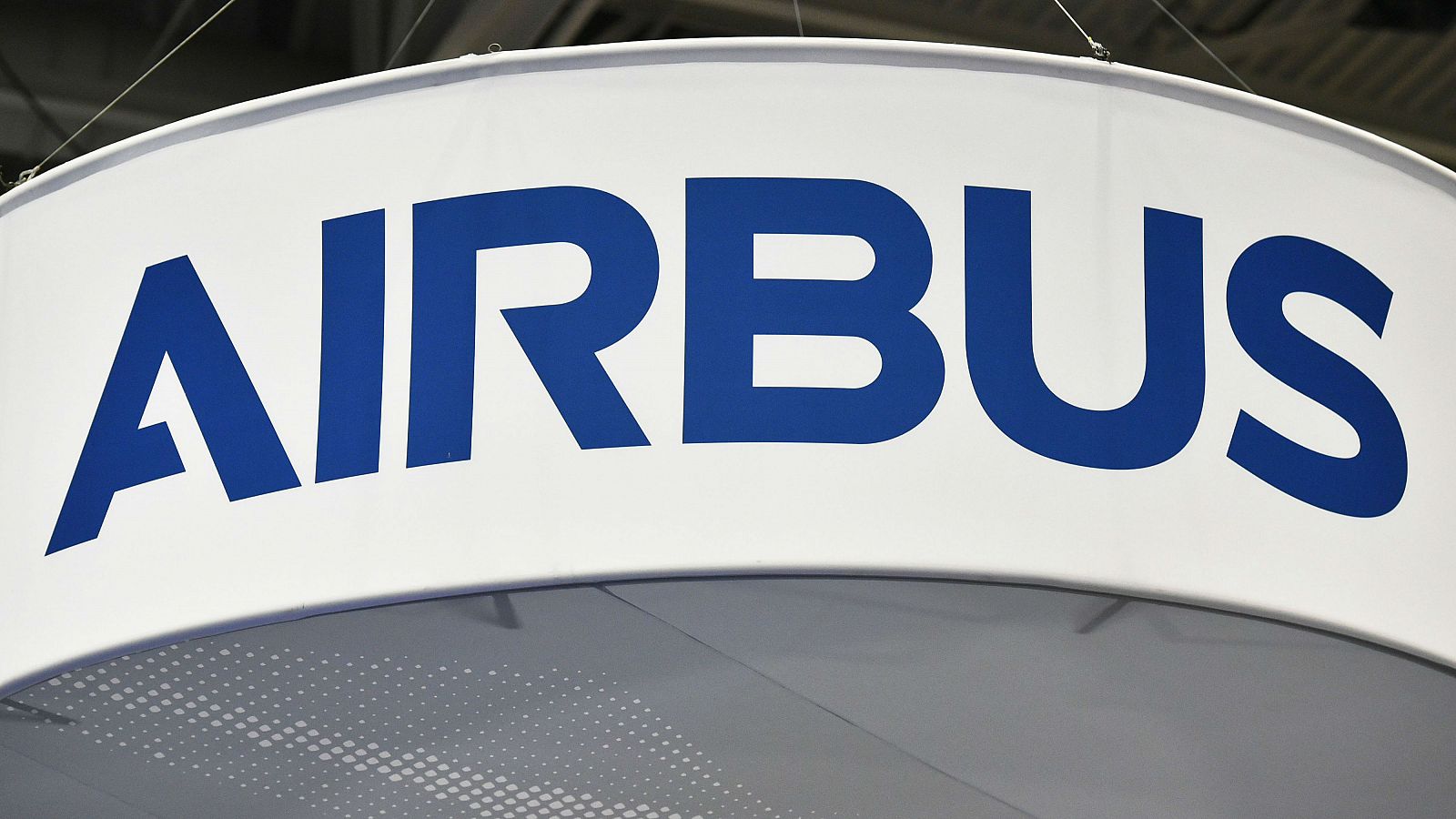  Los sindicatos proponen redistribuir la carga de trabajo en Airbus para evitar despidos - RTVE.es