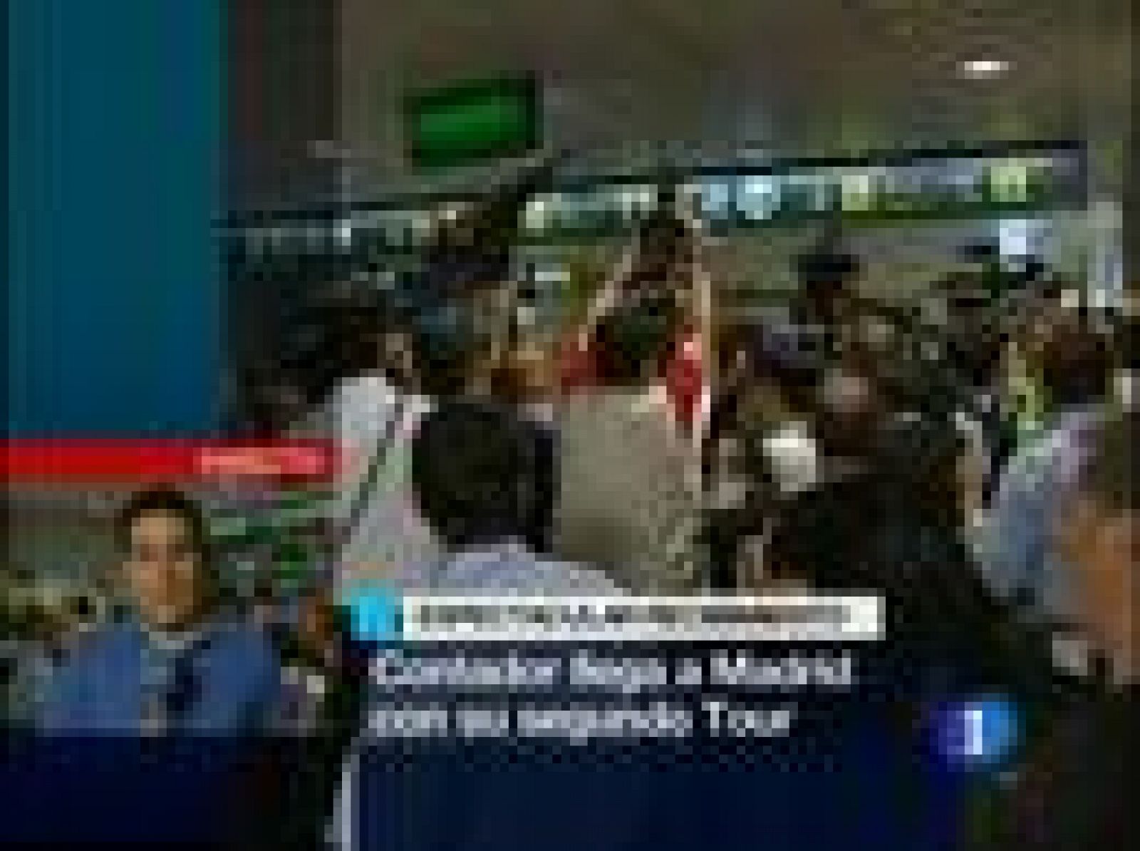 El ganador del Tour de Francia fue recibido a su llegada a Madrid por decenas de aficionados, muchos de ellos vecinos de Pinto.