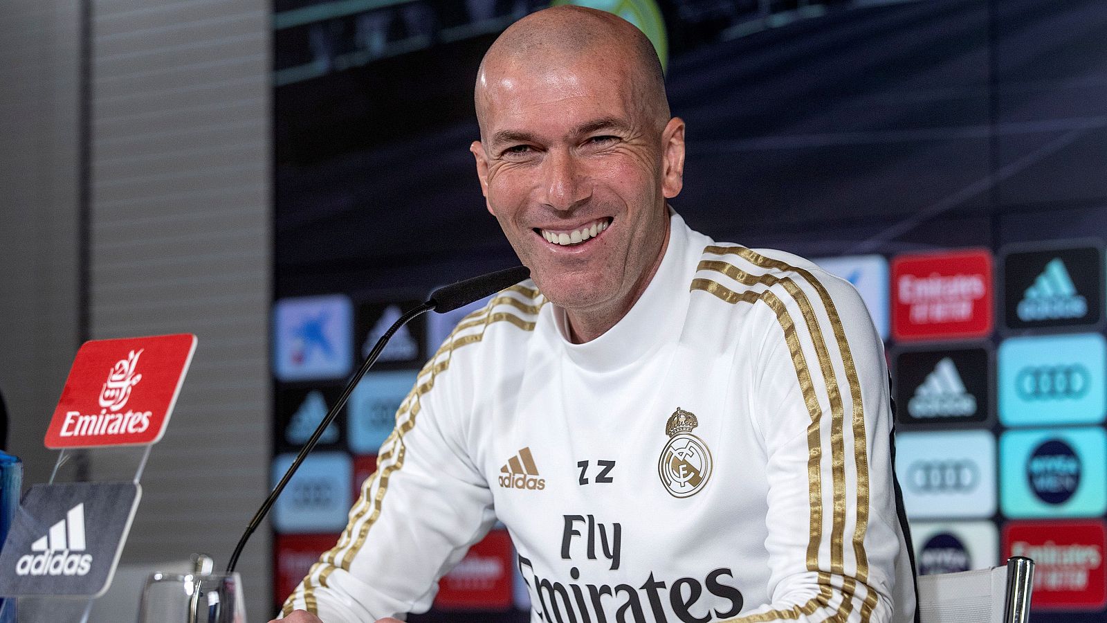 Zidane: "Nosotros controlamos lo que pasa en el campo, el resto, qué va a pasar mañana, tu no lo sabes. Y no miro más allá de mañana"