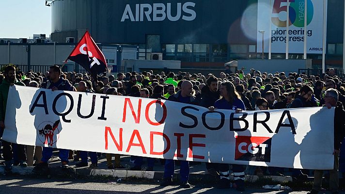 Telediario 1 - Cientos de trabajadores de Airbus secundan las concentraciones y paros contra los despidos anunciados por la compañía