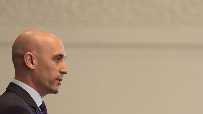 Telediario 1 - Luis Rubiales sobre la candidatura de Iker Casillas: "Respeto cualquier decisión"