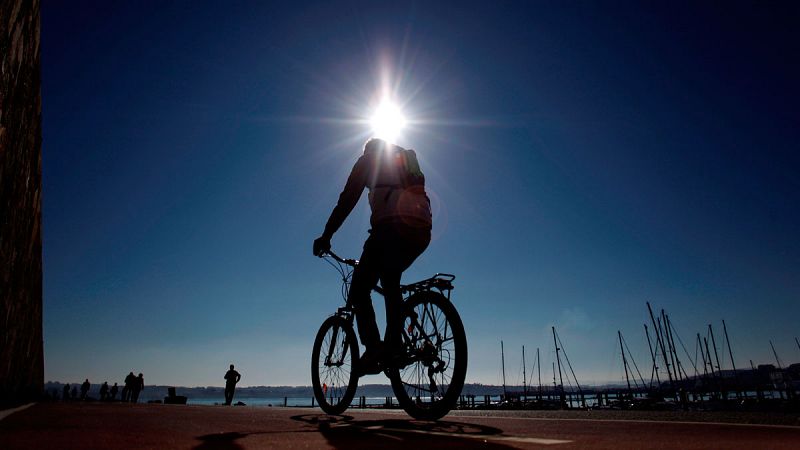 Tiempo soleado en casi toda la península y fuerte viento en Canarias