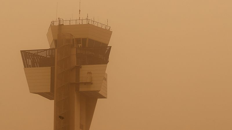 La calima deja inoperativos los aeropuertos de Gran Canaria y Tenerife