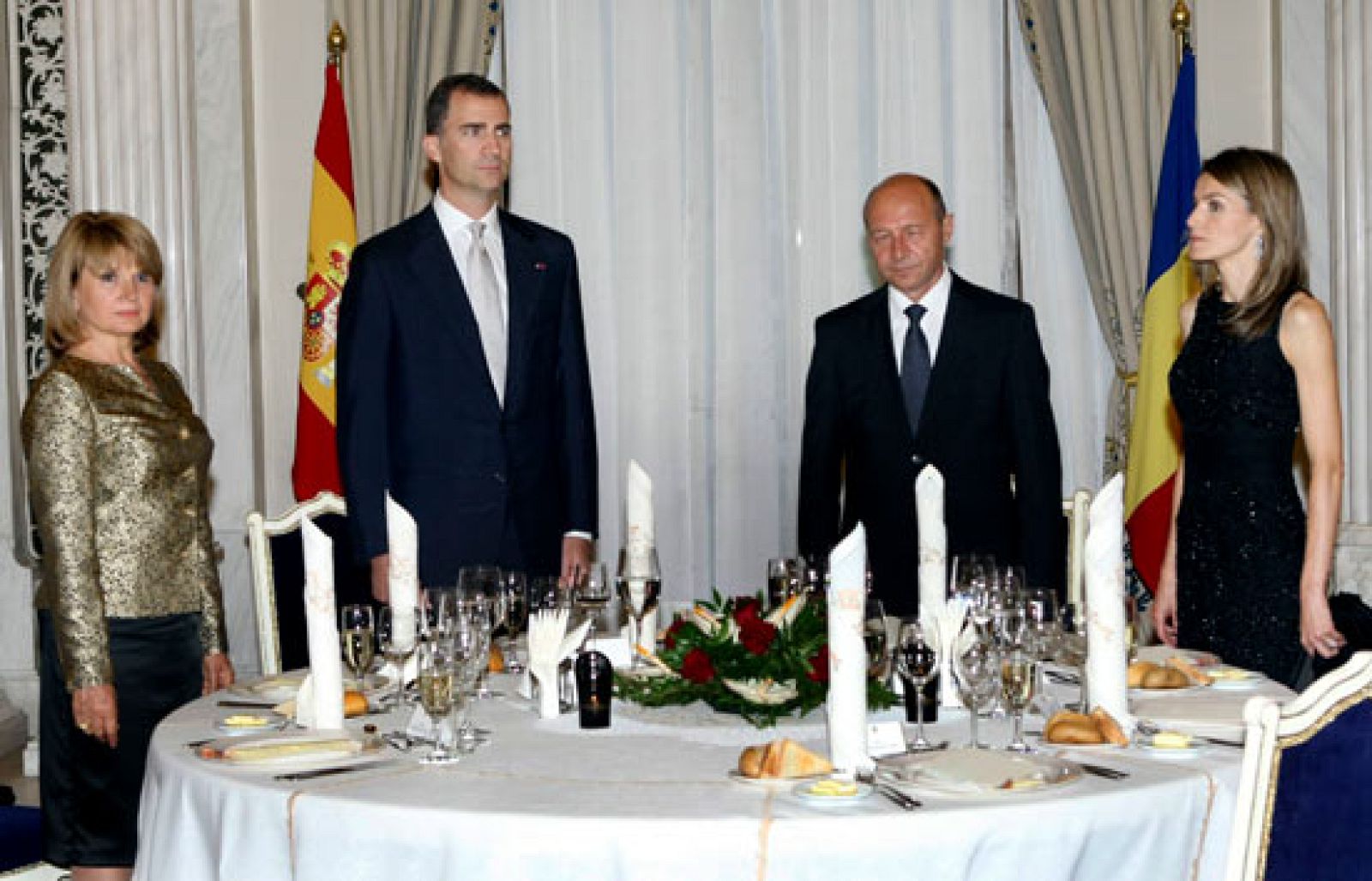 Los Príncipes de Asturias comienzan en Bucarest su visita oficial a Rumania | Ver