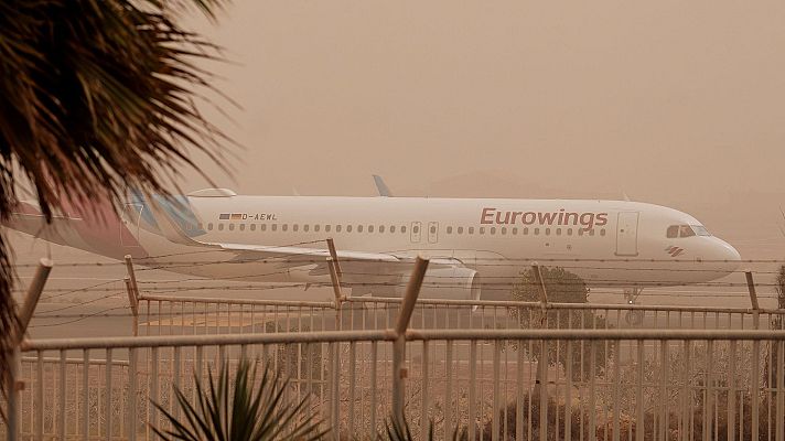 Informativo 24h - La calima obliga a cerrar los aeropuertos canarios