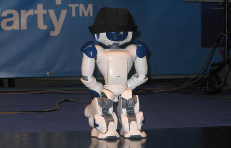 Un robot homenajea a Michael Jackson en la Campus Party