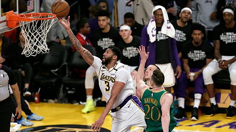 Los Lakers vencen a los Celtics mientras los Raptors arrollan a los Pacers