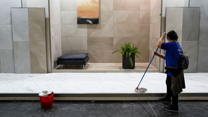 Una empresa reduce la jornada laboral de sus limpiadoras a 10 minutos