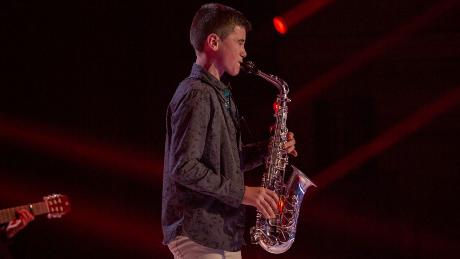 Prodigios 2 - Miguel homenajea a Paco de Lucía con el saxofón 