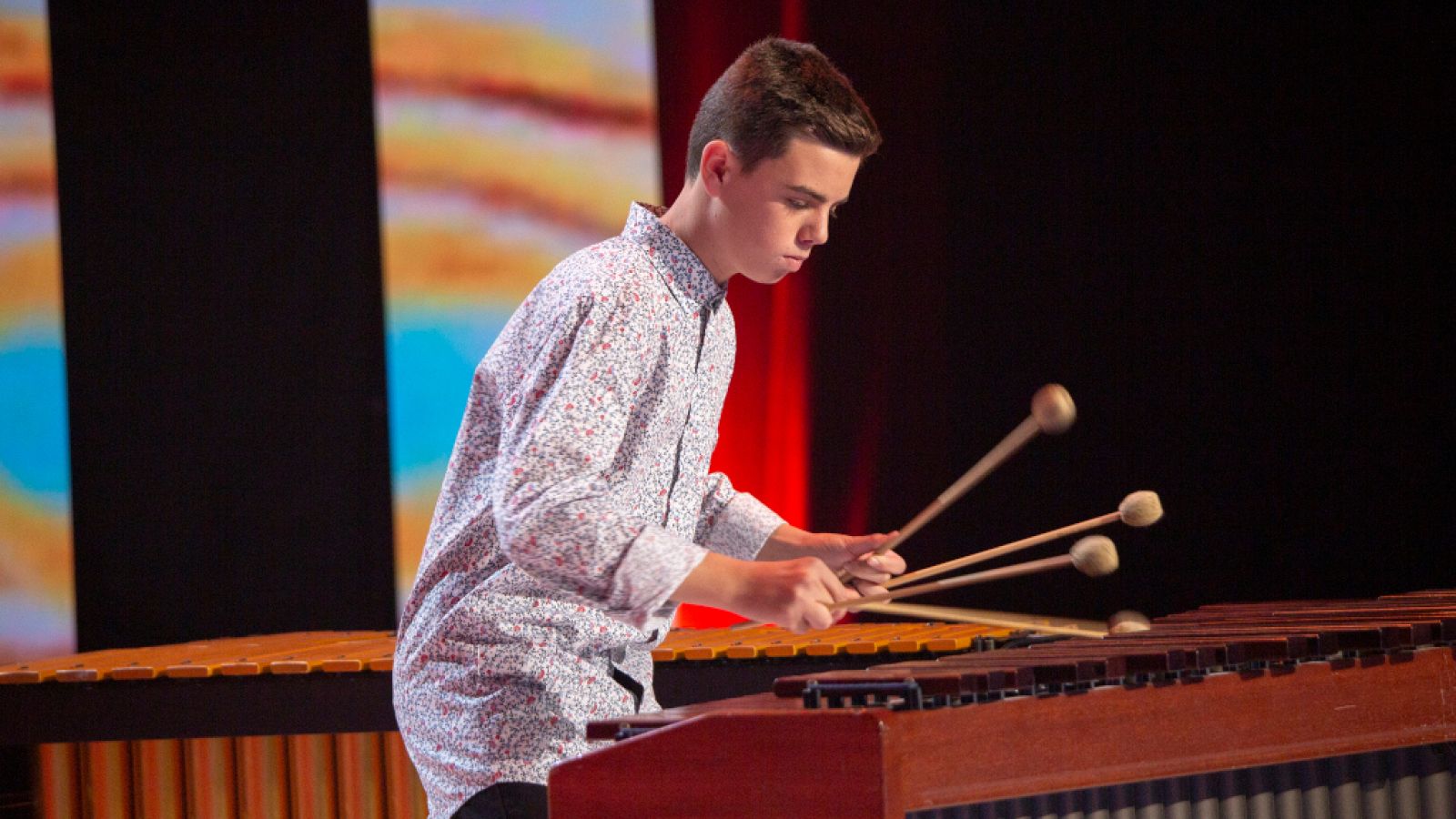 Prodigios 2 - Víctor trae la marimba a Prodigios | Ver