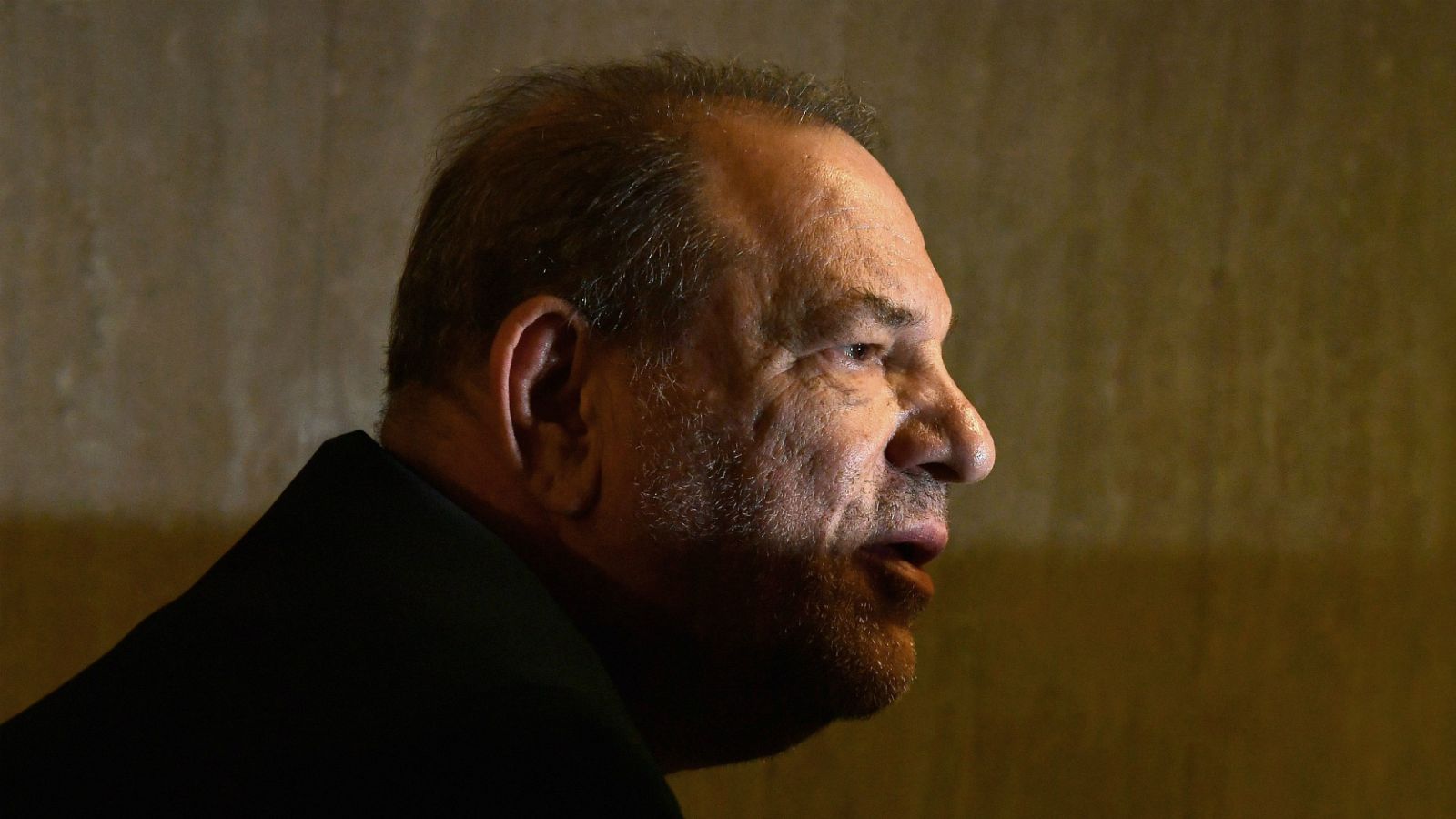 Harvey Weinstein, ingresado por "dolores de pecho" tras ser declarado culpable de agresión sexual por el jurado