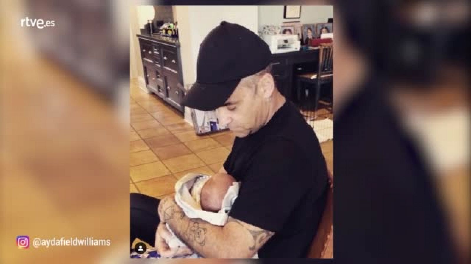 La familia de Robbie Williams da la bienvenida al pequeño Beau