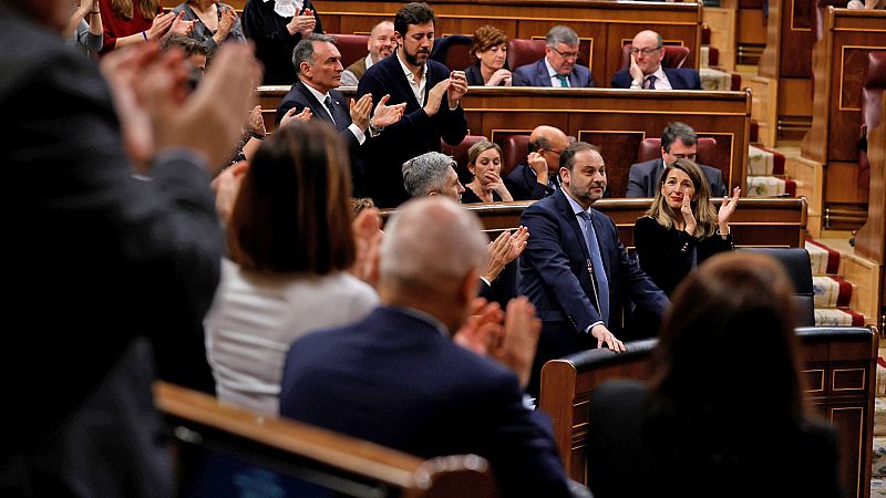La oposición pide a gritos la dimisión de Ábalos por el caso Delcy, mientras el PSOE y Unidas Podemos le aplauden