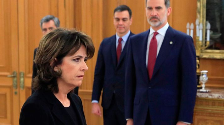 Dolores Delgado promete su cargo como fiscal general ante el rey y en presencia de Sánchez