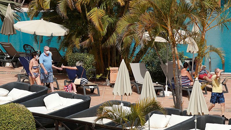 Así viven el aislamiento los huéspedes y trabajadores del hotel de Tenerife
