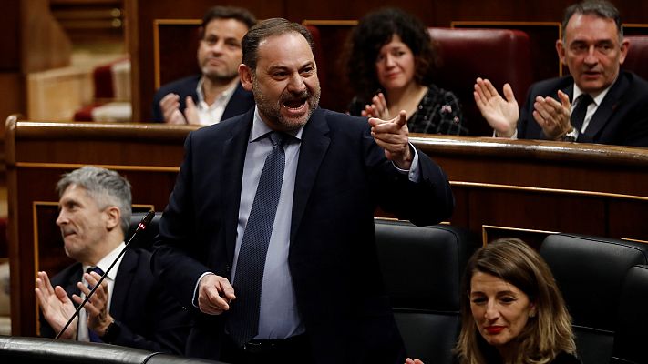 La respuesta de Ábalos por el caso Delcy desata los gritos de dimisión en la oposición y los aplausos de PSOE y Podemos