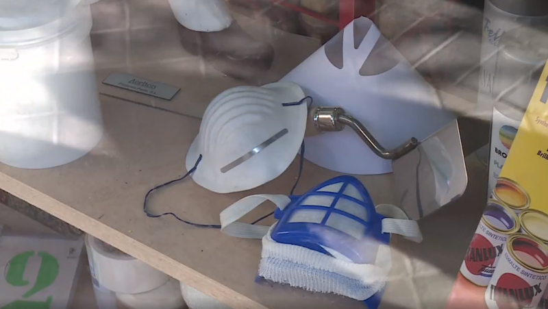 El miedo al coronavirus en España agota las existencias de mascarillas en los establecimientos - RTVE.es | Ver