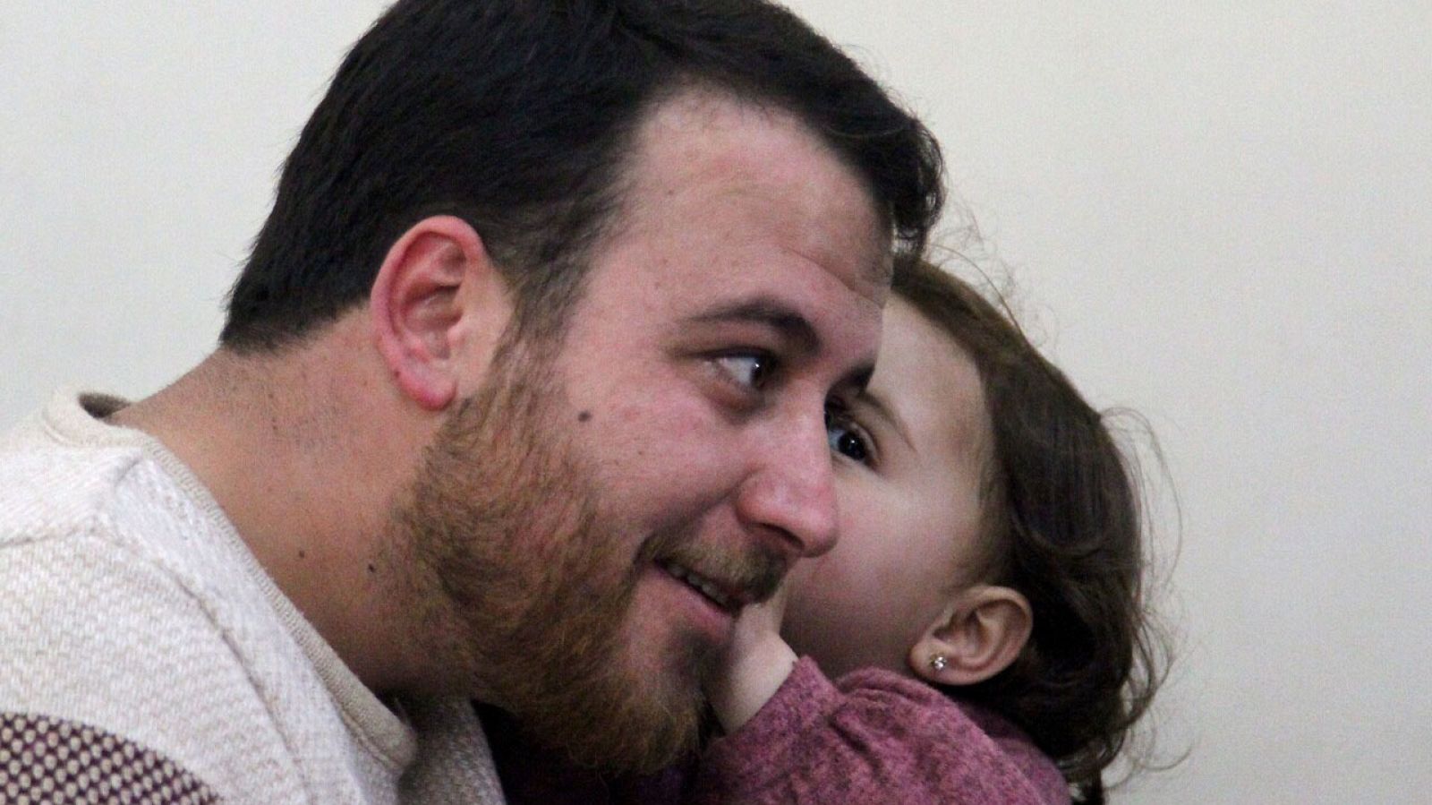 Turquía le concede el permiso de residencia a la niña siria que se reía de las bombas - RTVE.es