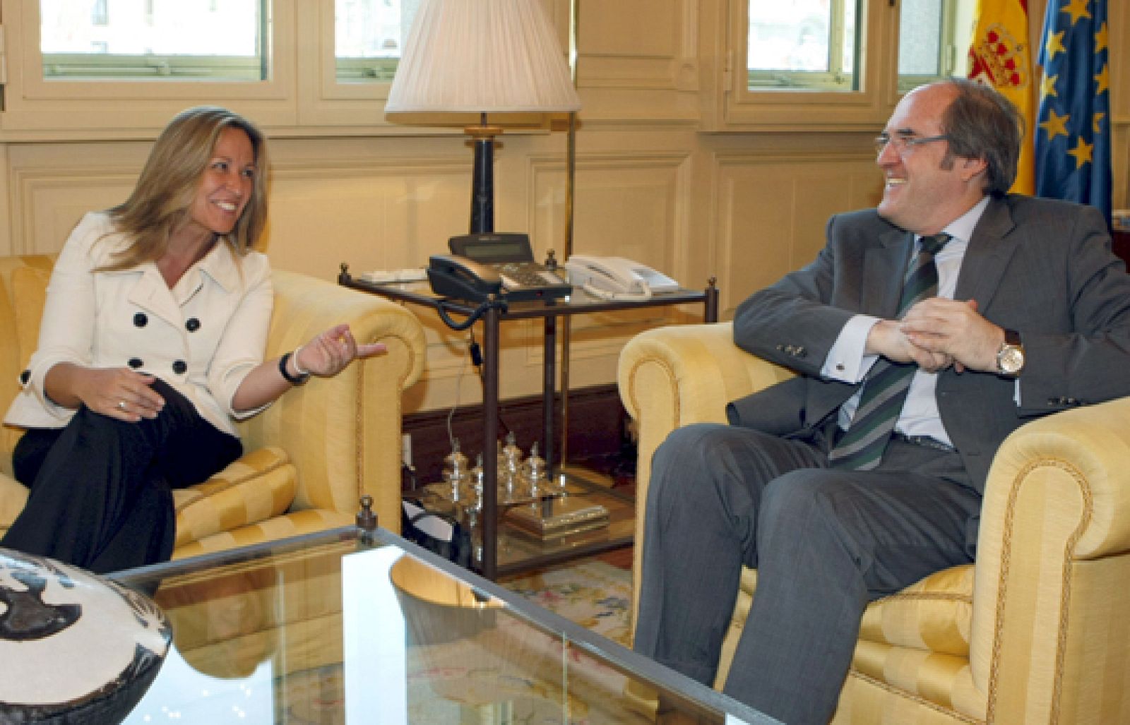 La Ministra de Sanidad va a proponer que los profesores sean vacunados contra la gripe A - Ciencia y tecnología en Rtve.es | Ver