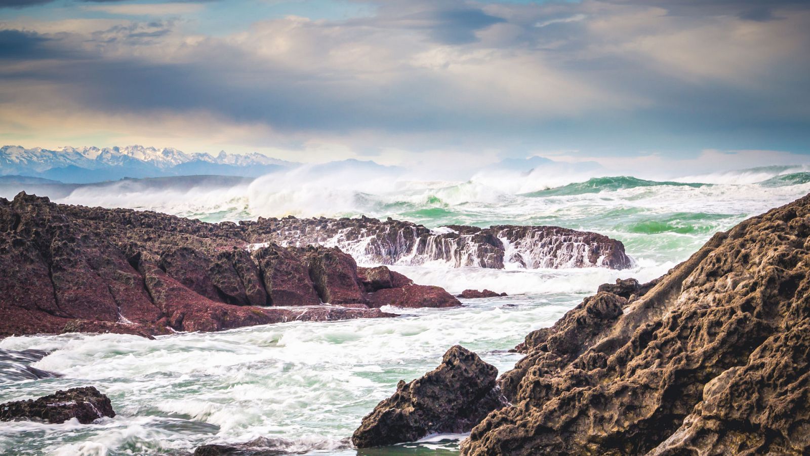 Intervalos de viento fuerte en los litorales de Galicia y del Cantábrico - ver ahora