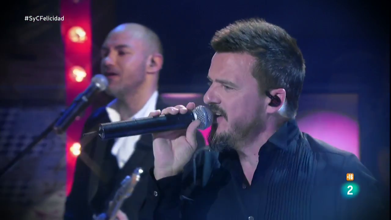 'Un lazo rojo, un agujero' de Coque Malla