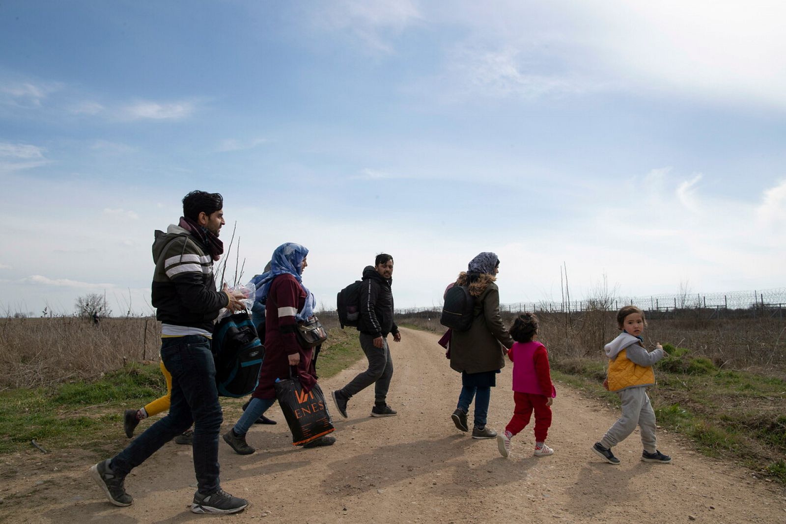 Crece la tensión en Siria por la muerte de soldados turcos y amenazan con abrir la frontera de Ankara - RTVE.es