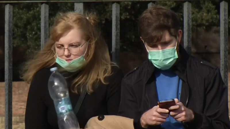 Los centros educativos informan a los alumnos de cómo prevenir el contagio del coronavirus - RTVE.es | Ver