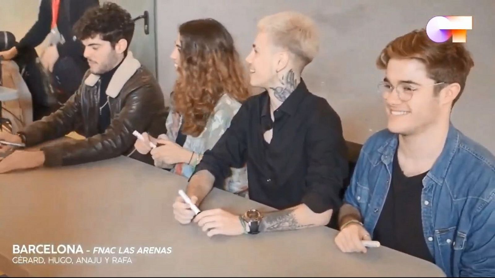 Primeros momentos de las firmas de Anajú, Gèrard, Hugo y Rafa en Barcelona