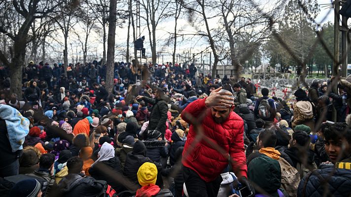Grecia frena la entrada de más de 4.000 migrantes tras la amenaza de Turquía de abrir las fronteras