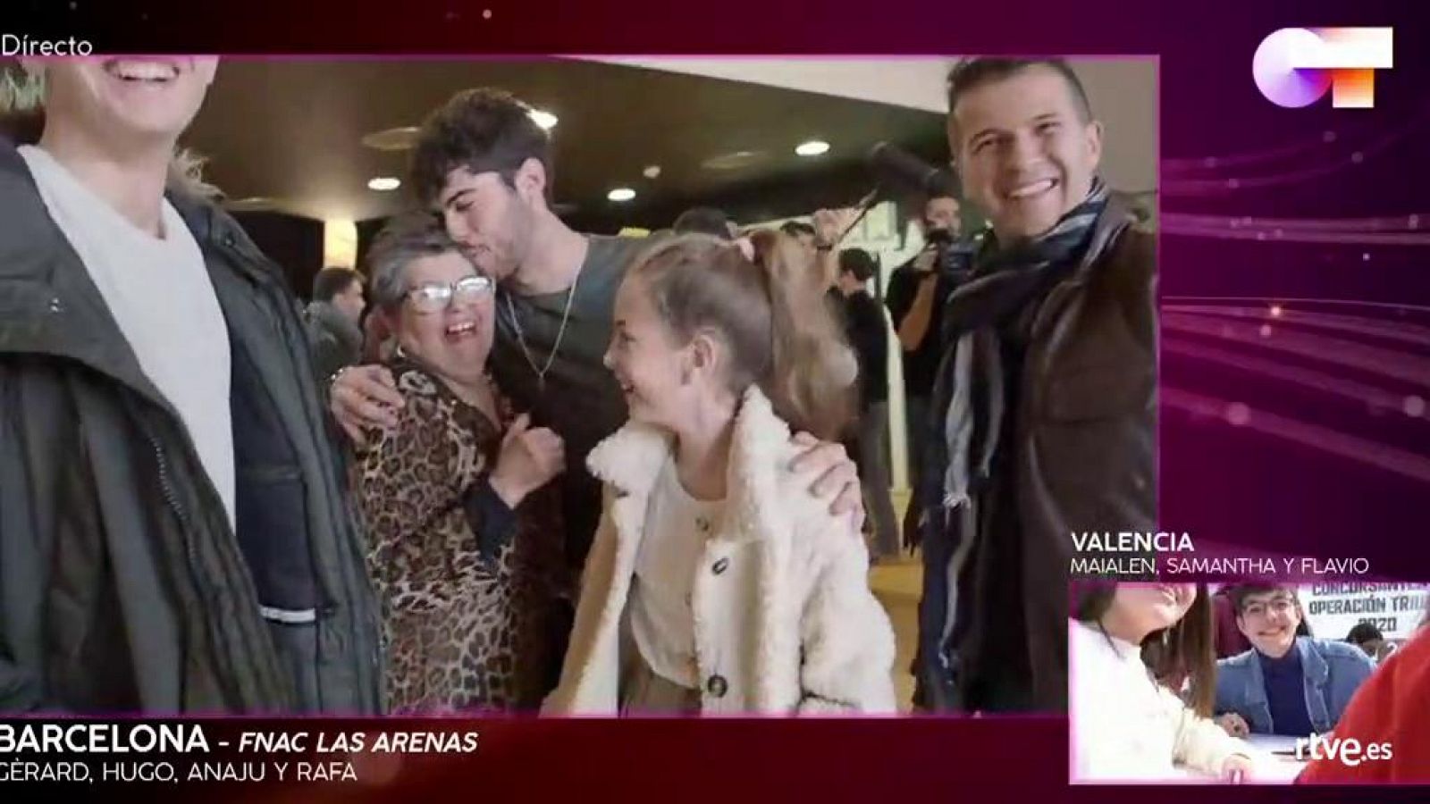 Los chicos se reencuentran con sus familiares tras la firma de discos de Barcelona