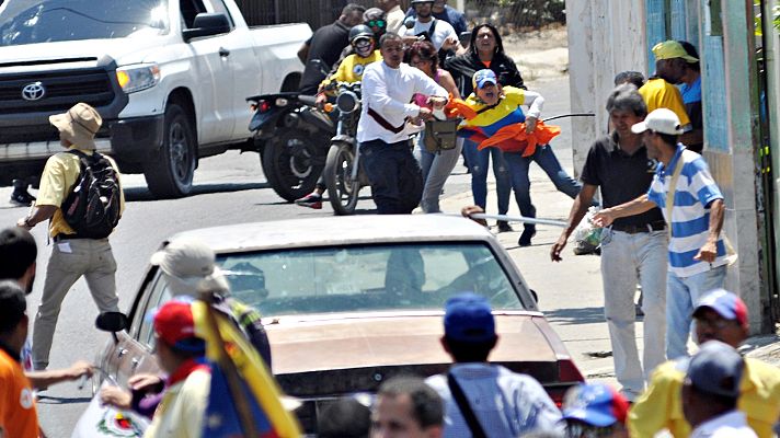 Telediario 1 - Guaidó denuncia un intento de asesinato