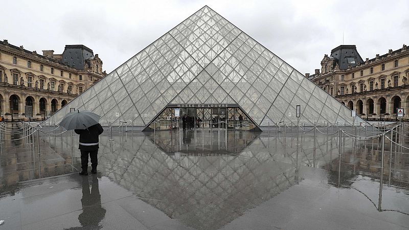 Los trabajadores del Louvre deciden cerrar el museo por el coronavirus